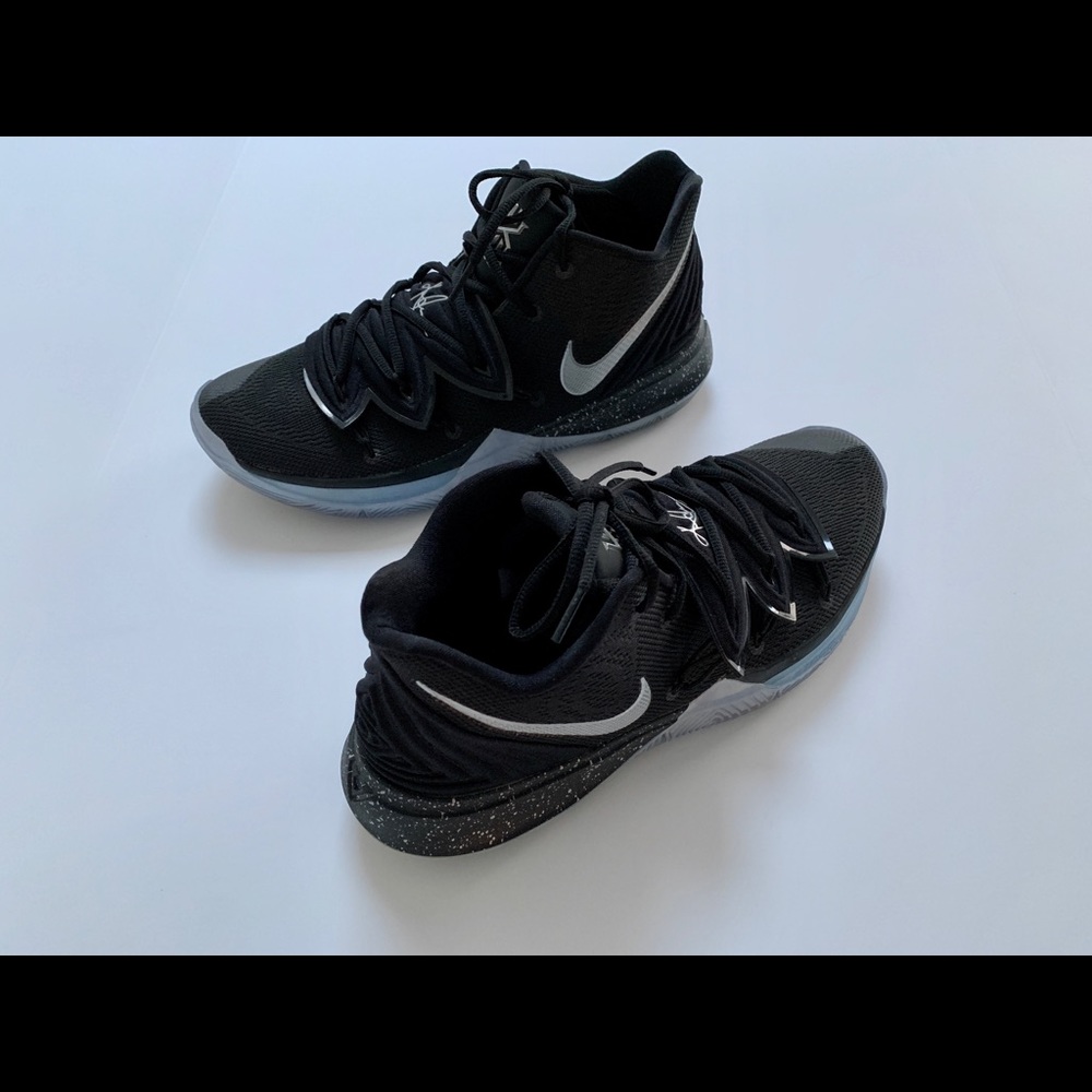 Men’s Nike Kyrie 5 Basketball Shoes Size 12 MINT
